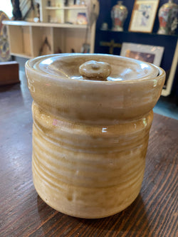 Pottery with lid