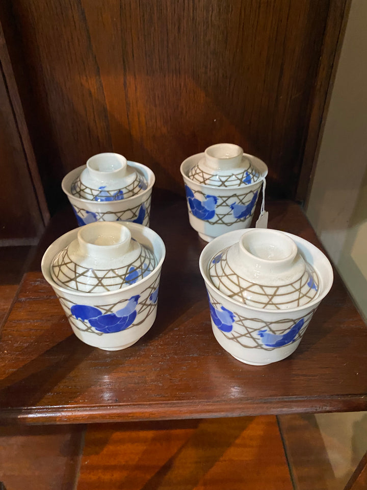 Set of 4 porcelain covered bowls